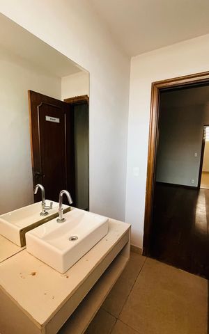 Casa para alugar com 601m², 6 quartos e 4 vagas