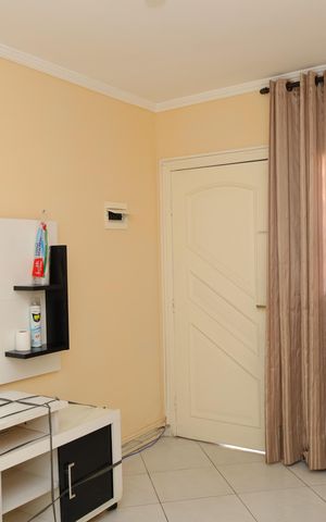 Casa de condomínio à venda com 60m², 2 quartos e 1 vagaSala