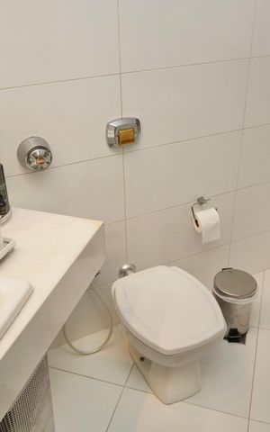 Apartamento à venda com 200m², 3 quartos e 2 vagas Apartamento à venda com 200m², 3 quartos e 2 vagasSuíte - Banheiro