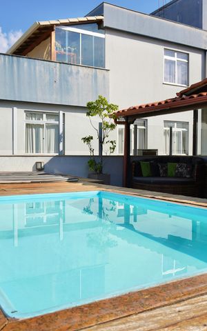 Apartamento à venda com 200m², 3 quartos e 2 vagas Apartamento à venda com 200m², 3 quartos e 2 vagasÁrea da Cobertura - Piscina