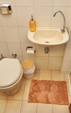 Apartamento à venda com 200m², 3 quartos e 2 vagas Apartamento à venda com 200m², 3 quartos e 2 vagasEscritório - Banheiro