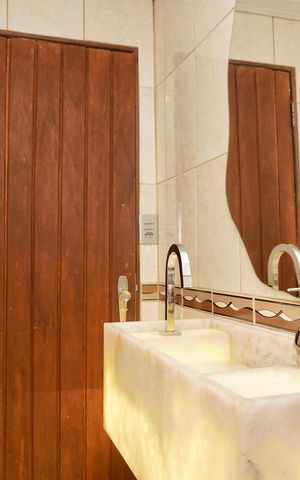 Apartamento à venda com 200m², 3 quartos e 2 vagas Apartamento à venda com 200m², 3 quartos e 2 vagasBanheiro Social 2