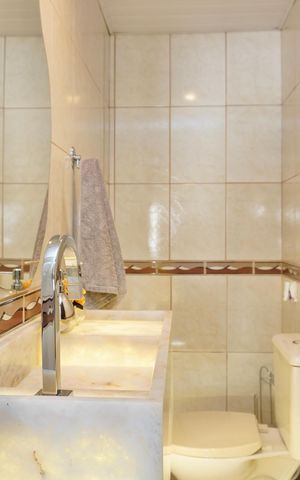 Apartamento à venda com 200m², 3 quartos e 2 vagas Apartamento à venda com 200m², 3 quartos e 2 vagasBanheiro Social 2