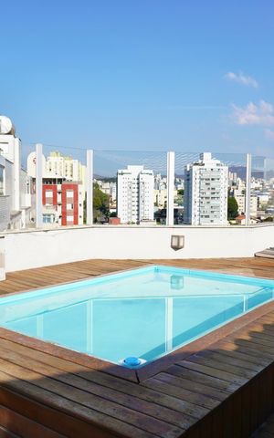 Apartamento à venda com 200m², 3 quartos e 2 vagas Apartamento à venda com 200m², 3 quartos e 2 vagasÁrea da Cobertura - Piscina
