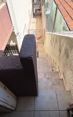 Casa à venda com 50m², 2 quartos e 1 vaga Casa à venda com 50m², 2 quartos e 1 vagaEscada para o Terraço