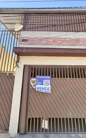 Casa à venda com 50m², 2 quartos e 1 vaga Casa à venda com 50m², 2 quartos e 1 vagaFachada