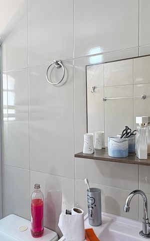 Casa à venda com 50m², 2 quartos e 1 vaga Casa à venda com 50m², 2 quartos e 1 vagaBanheiro 1