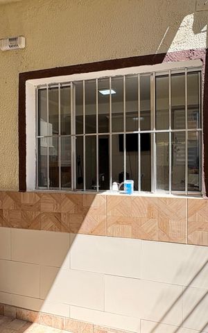 Casa à venda com 50m², 2 quartos e 1 vaga Casa à venda com 50m², 2 quartos e 1 vagaÁrea de Serviço