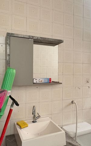 Casa à venda com 50m², 2 quartos e 1 vaga Casa à venda com 50m², 2 quartos e 1 vagaBanheiro de serviço