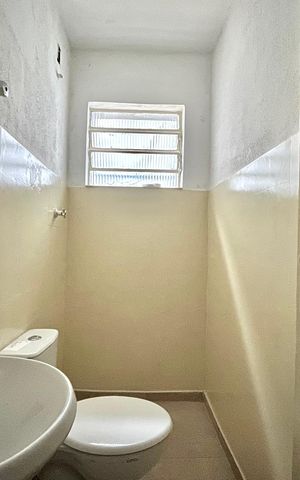 Casa à venda com 150m², 3 quartos e 1 vaga Casa à venda com 150m², 3 quartos e 1 vagaBanheiro de serviço