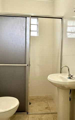 Casa à venda com 150m², 3 quartos e 1 vaga Casa à venda com 150m², 3 quartos e 1 vagaBanheiro da Suíte