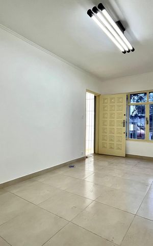 Casa à venda com 150m², 3 quartos e 1 vaga Casa à venda com 150m², 3 quartos e 1 vagaSala