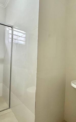 Casa à venda com 150m², 3 quartos e 1 vaga Casa à venda com 150m², 3 quartos e 1 vagaBanheiro Corredor