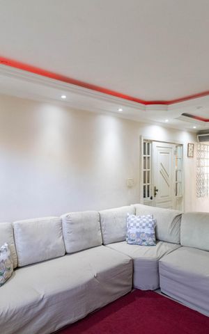 Casa à venda com 230m², 3 quartos e 2 vagas Casa à venda com 230m², 3 quartos e 2 vagasSala