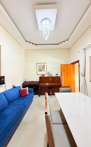 Casa à venda com 74m², 3 quartos e 2 vagas Casa à venda com 74m², 3 quartos e 2 vagasSala