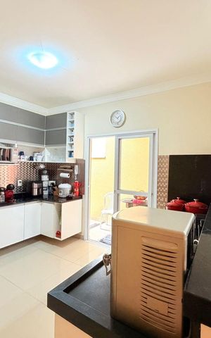 Casa à venda com 74m², 3 quartos e 2 vagas Casa à venda com 74m², 3 quartos e 2 vagasCozinha