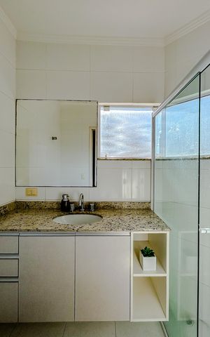 Casa à venda com 180m², 3 quartos e 5 vagasBanheiro da Suíte 1
