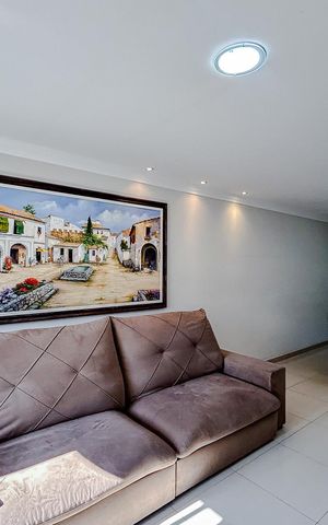 Casa à venda com 180m², 3 quartos e 5 vagasSala