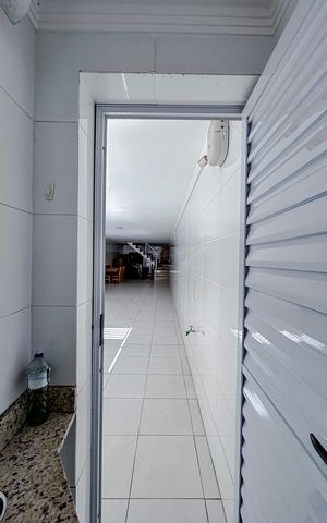 Casa à venda com 180m², 3 quartos e 5 vagasBanheiro de serviço