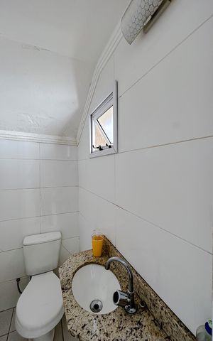 Casa à venda com 180m², 3 quartos e 5 vagasBanheiro de serviço