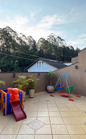 Casa à venda com 350m², 3 quartos e 3 vagas Casa à venda com 350m², 3 quartos e 3 vagasQuintal