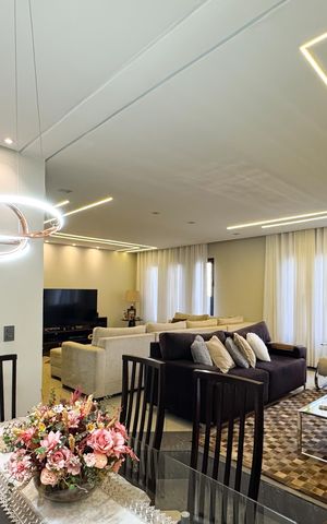 Casa à venda com 350m², 3 quartos e 3 vagas Casa à venda com 350m², 3 quartos e 3 vagasSala