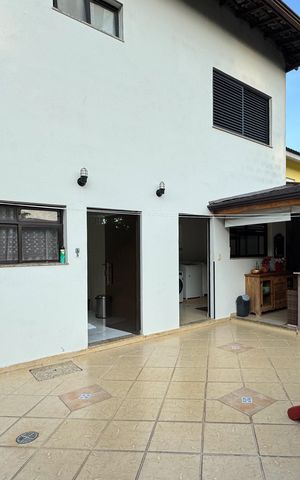 Casa à venda com 350m², 3 quartos e 3 vagas Casa à venda com 350m², 3 quartos e 3 vagasQuintal