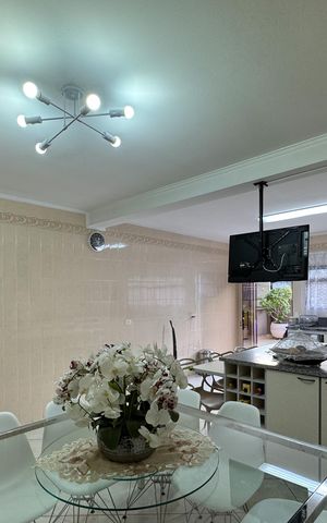 Casa à venda com 350m², 3 quartos e 3 vagas Casa à venda com 350m², 3 quartos e 3 vagasCozinha