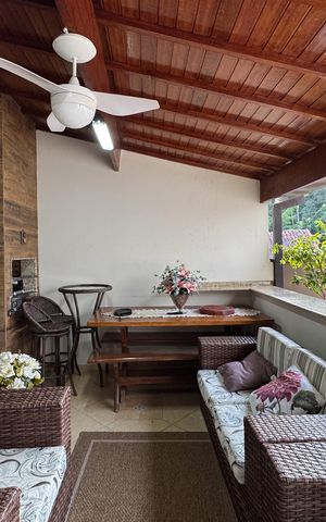 Casa à venda com 350m², 3 quartos e 3 vagas Casa à venda com 350m², 3 quartos e 3 vagasEspaço Gourmet