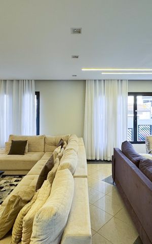 Casa à venda com 350m², 3 quartos e 3 vagas Casa à venda com 350m², 3 quartos e 3 vagasSala