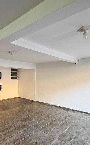 Casa à venda com 350m², 3 quartos e 3 vagas Casa à venda com 350m², 3 quartos e 3 vagasGaragem