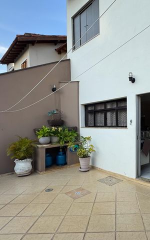 Casa à venda com 350m², 3 quartos e 3 vagas Casa à venda com 350m², 3 quartos e 3 vagasQuintal