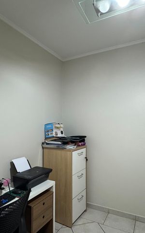 Casa à venda com 350m², 3 quartos e 3 vagas Casa à venda com 350m², 3 quartos e 3 vagasEscritório