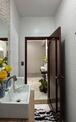 Casa à venda com 350m², 3 quartos e 3 vagas Casa à venda com 350m², 3 quartos e 3 vagasLavabo