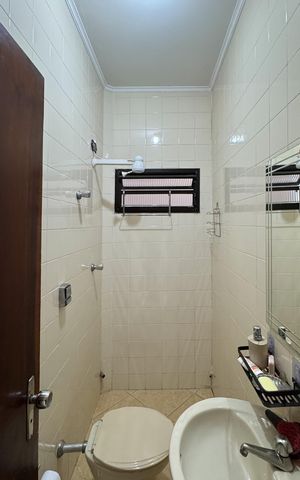 Casa à venda com 350m², 3 quartos e 3 vagas Casa à venda com 350m², 3 quartos e 3 vagasBanheiro de serviço