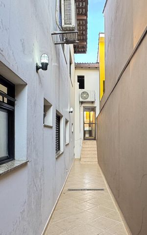 Casa à venda com 350m², 3 quartos e 3 vagas Casa à venda com 350m², 3 quartos e 3 vagasQuintal lateral