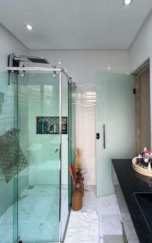 Casa à venda com 350m², 3 quartos e 3 vagas Casa à venda com 350m², 3 quartos e 3 vagasBanheiro - Suíte