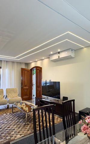 Casa à venda com 350m², 3 quartos e 3 vagas Casa à venda com 350m², 3 quartos e 3 vagasSala