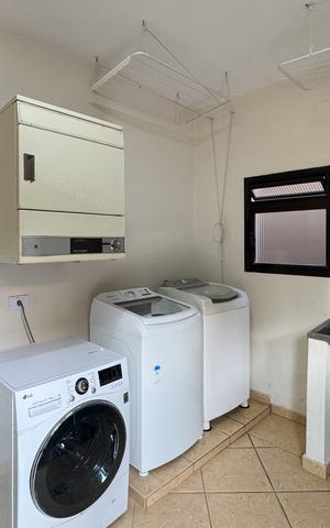 Casa à venda com 350m², 3 quartos e 3 vagas Casa à venda com 350m², 3 quartos e 3 vagasÁrea de Serviço