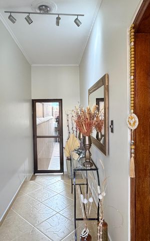 Casa à venda com 350m², 3 quartos e 3 vagas Casa à venda com 350m², 3 quartos e 3 vagasHall