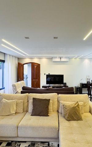 Casa à venda com 350m², 3 quartos e 3 vagas Casa à venda com 350m², 3 quartos e 3 vagasSala