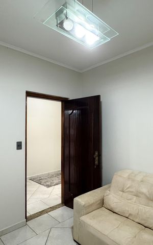 Casa à venda com 350m², 3 quartos e 3 vagas Casa à venda com 350m², 3 quartos e 3 vagasEscritório