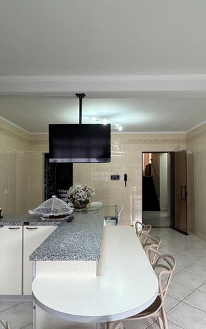 Casa à venda com 350m², 3 quartos e 3 vagas Casa à venda com 350m², 3 quartos e 3 vagasCozinha
