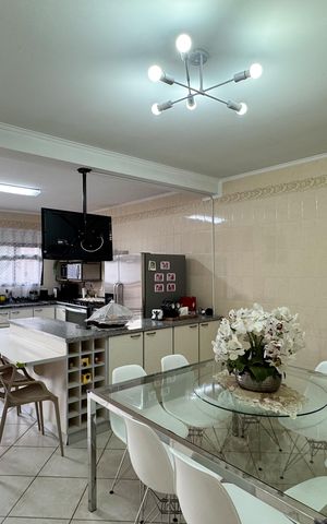 Casa à venda com 350m², 3 quartos e 3 vagas Casa à venda com 350m², 3 quartos e 3 vagasCozinha