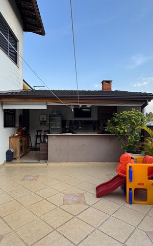 Casa à venda com 350m², 3 quartos e 3 vagas Casa à venda com 350m², 3 quartos e 3 vagasQuintal