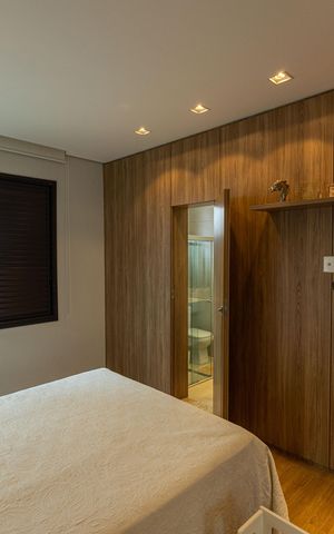 Casa de condomínio à venda com 329m², 5 quartos e 2 vagas Casa de condomínio à venda com 329m², 5 quartos e 2 vagasSuíte 2