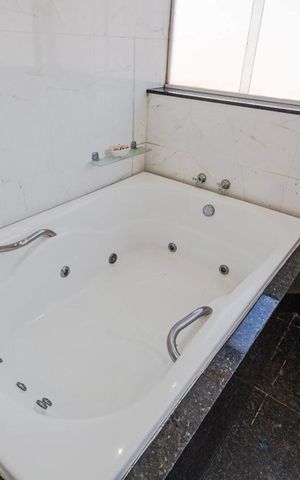 Apartamento à venda com 340m², 4 quartos e 3 vagas Apartamento à venda com 340m², 4 quartos e 3 vagasBanheiro Suíte 2