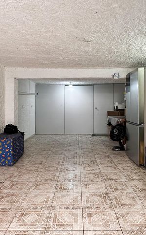Casa à venda com 132m², 3 quartos e 4 vagas Casa à venda com 132m², 3 quartos e 4 vagasGaragem