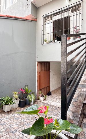 Casa à venda com 132m², 3 quartos e 4 vagas Casa à venda com 132m², 3 quartos e 4 vagasEntrada