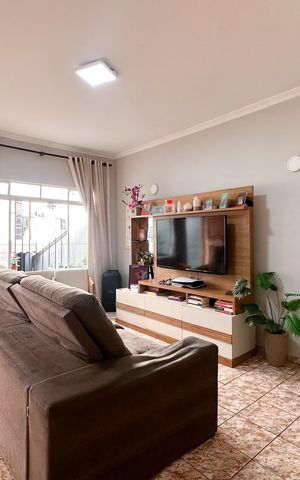 Casa à venda com 132m², 3 quartos e 4 vagas Casa à venda com 132m², 3 quartos e 4 vagasSala